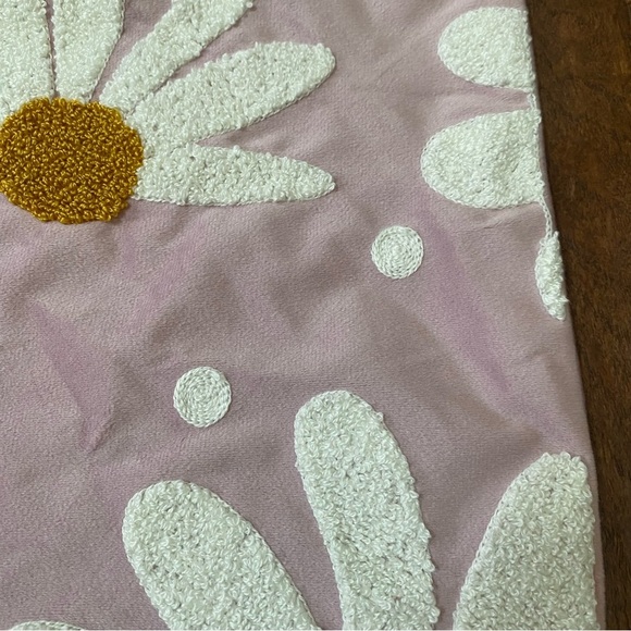 Daisy Applique Decorative Pillow Cover NEW - Picture 5 of 9